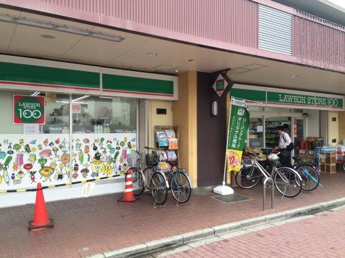 近くのローソンストア100門真エル西三荘まで300m(徒歩4分)
