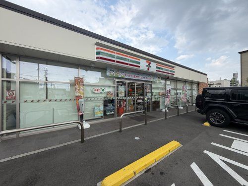 近くのセブンイレブン箕面百楽荘店まで536m(徒歩7分)