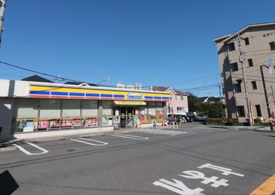 近くのミニストップ 多摩平3丁目店まで1,405m(徒歩18分)