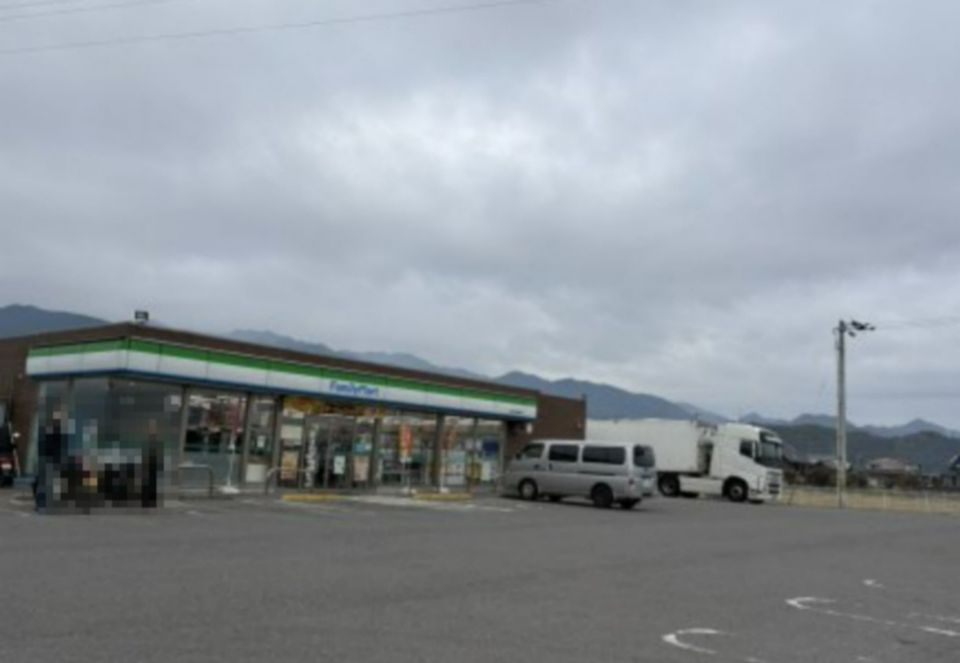近くのファミリーマート 西条丹原徳能店まで1,599m（徒歩20分）
