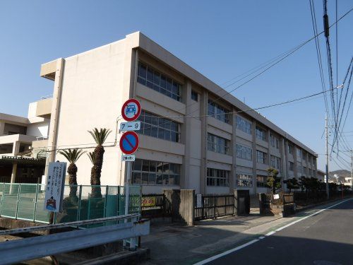 近くの倉敷市立庄中学校まで515m（徒歩7分）