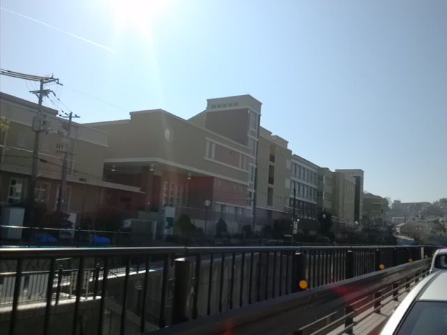 近くの神戸市立夢野の丘小学校まで888m(徒歩12分)