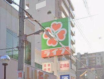 近くのライフ新深江店まで312m(徒歩4分)