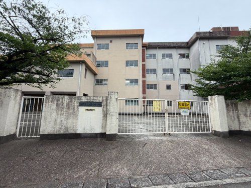 近くの豊中市立豊島北小学校まで321m(徒歩5分)