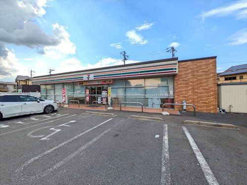 近くのセブンイレブン 江南藤里店まで703m(徒歩9分)