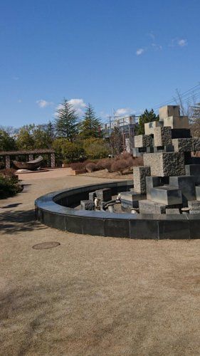 近くの泉中央公園まで889m（徒歩12分）
