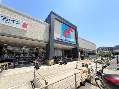 近くの万代豊中豊南店まで555m(徒歩7分)