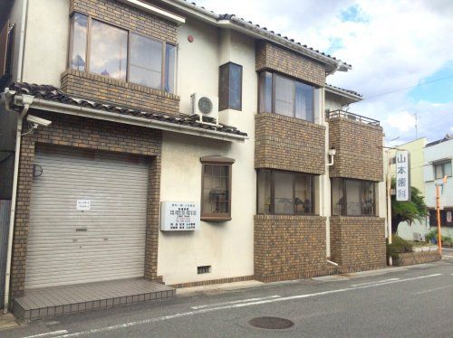 近くの山本歯科医院まで240m（徒歩3分）