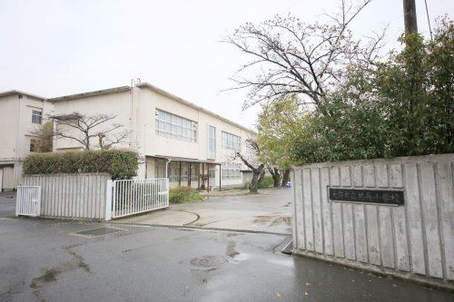 近くの大府市立共長小学校まで703m(徒歩9分)