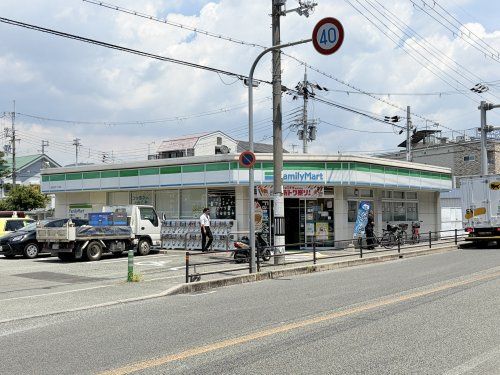近くのファミリーマート池田住吉一丁目店まで491m(徒歩7分)