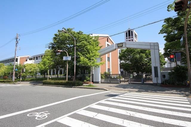 近くの神戸市立向洋中学校まで367m(徒歩5分)