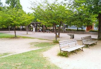 近くの金岡公園野球場まで751m(徒歩10分)