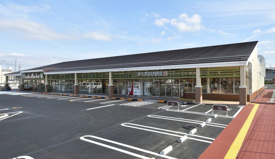 近くのコープもりやま店まで1,175m（徒歩15分）