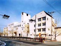 近くの神戸市立西灘小学校まで477m(徒歩6分)
