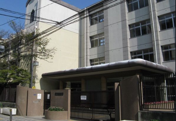 近くの大阪市立新今宮小学校まで270m(徒歩4分)