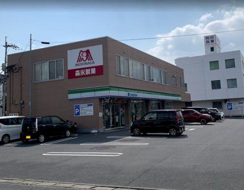 近くのファミリーマート 岡山問屋町店まで390m（徒歩5分）