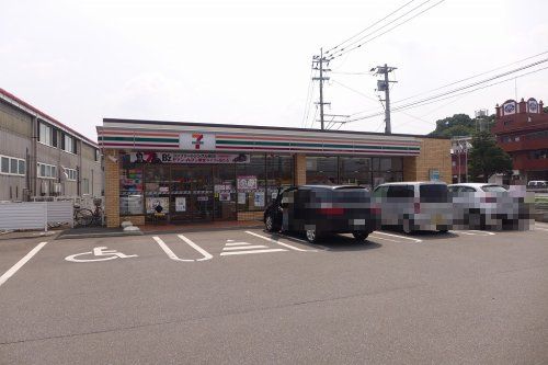近くのセブンイレブン 飯塚枝国店まで501m(徒歩7分)