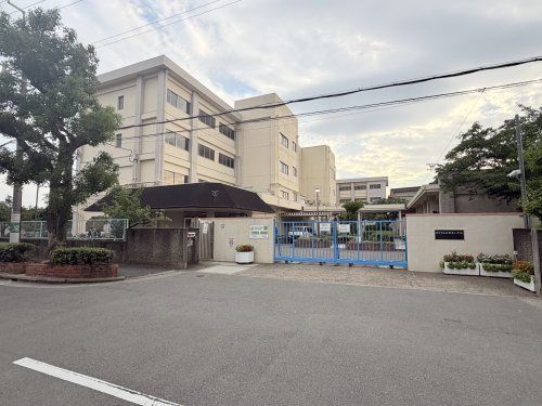 近くの池田市立石橋南小学校まで553m(徒歩7分)