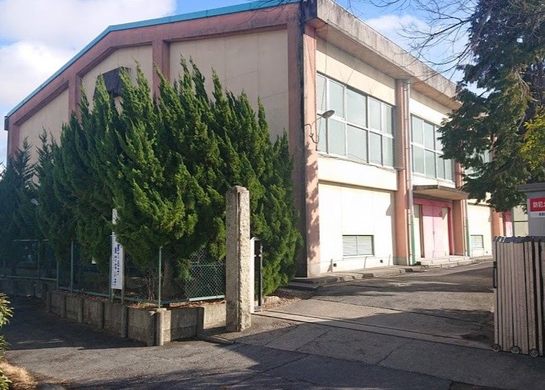 近くの尾張旭市立旭小学校まで978m（徒歩13分）