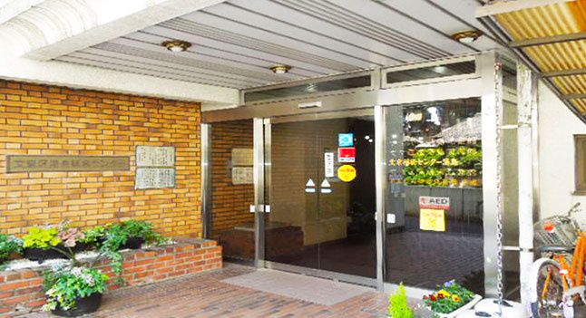 近くの文京区役所 福祉部 文京福祉センター 湯島分館まで371m(徒歩5分)