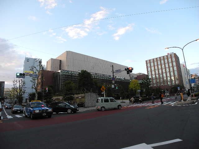 近くの長崎市立図書館まで302m（徒歩4分）