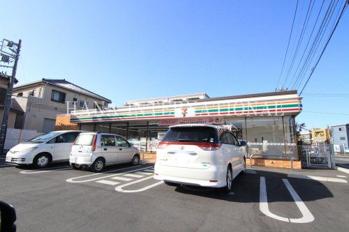 近くのセブンイレブン越谷南町1丁目店まで589m(徒歩8分)