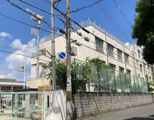 近くの大阪市立菅原小学校まで281m(徒歩4分)