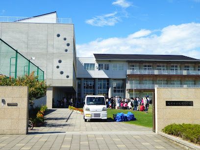 近くの坂出小学校まで1,199m(徒歩15分)