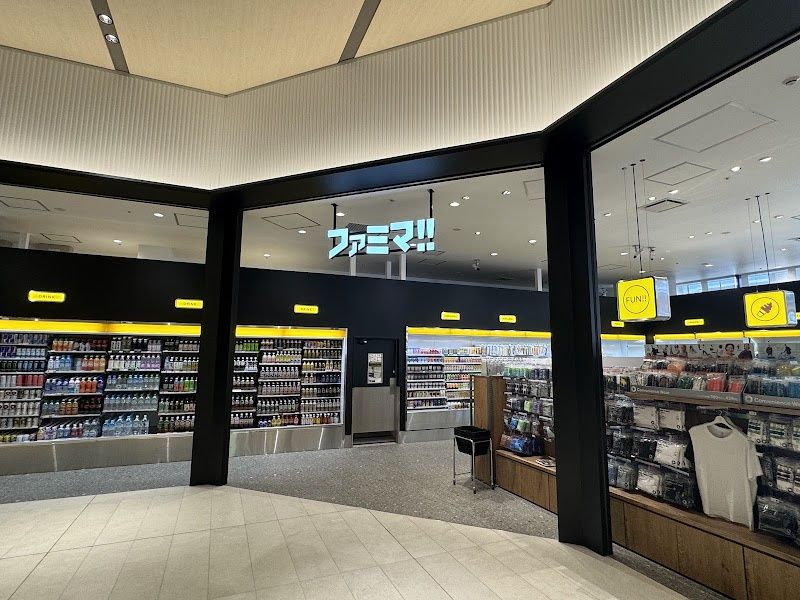 近くのファミリーマート ファミマブルーフロント芝浦S棟店まで434m（徒歩6分）