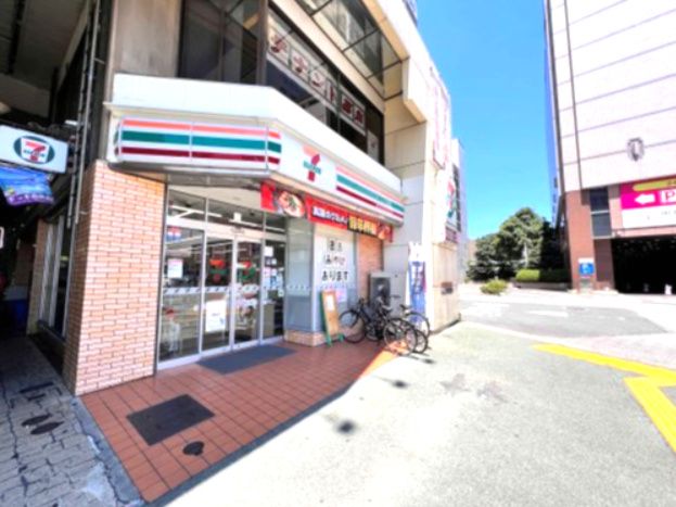 近くのセブンイレブン JR徳島駅前店まで291m(徒歩4分)