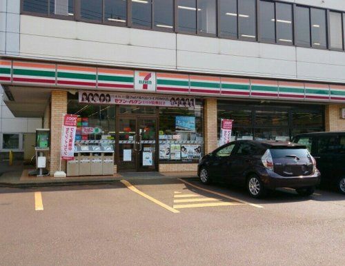 近くのセブンイレブン長岡呉服町店まで403m（徒歩6分）