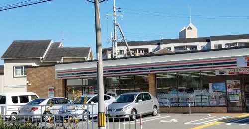 近くのセブンイレブン 枚方出口店まで575m（徒歩8分）