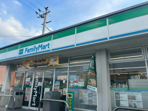 近くのファミリーマート 川之江金生町店まで766m(徒歩10分)