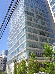 近くの上野学園大学まで1,131m（徒歩15分）