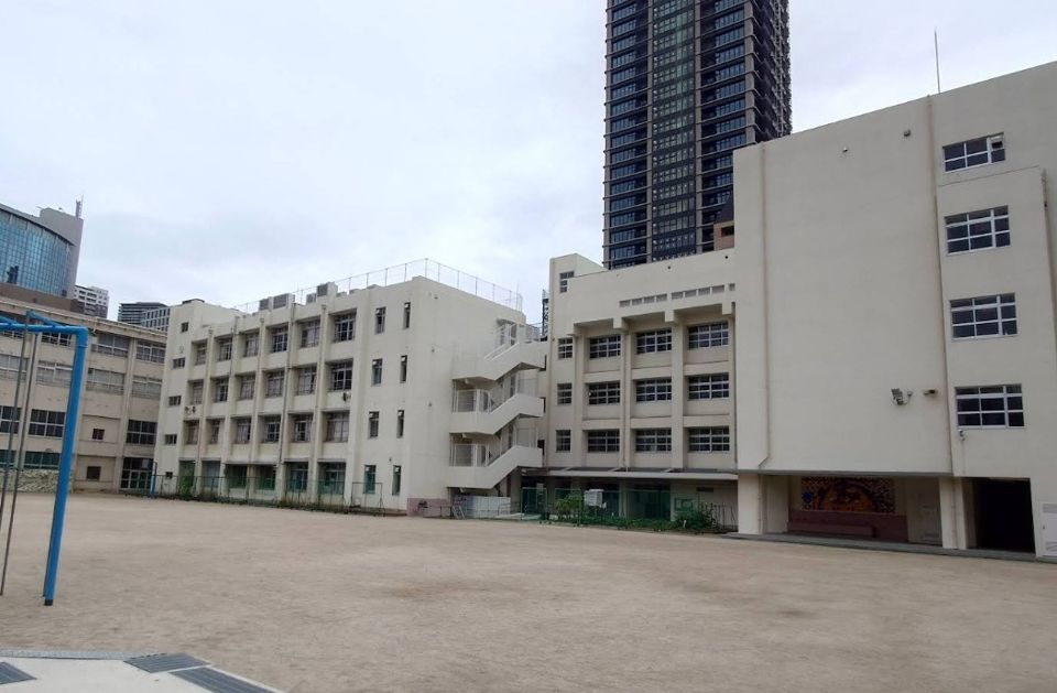 近くの西船場小学校まで916m(徒歩12分)
