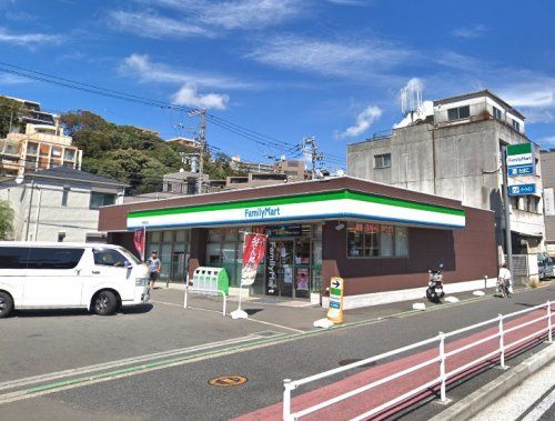 近くのファミリーマート 根岸駅北店まで455m（徒歩6分）
