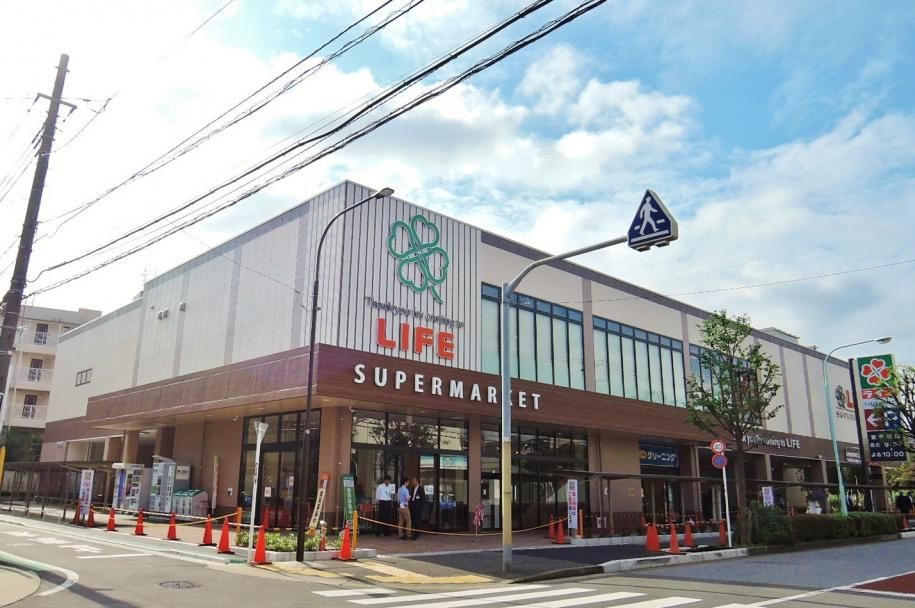 近くのライフ本一色店まで534m(徒歩7分)