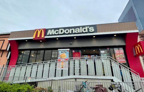 近くのマクドナルド 瓢箪山駅前店まで242m（徒歩4分）