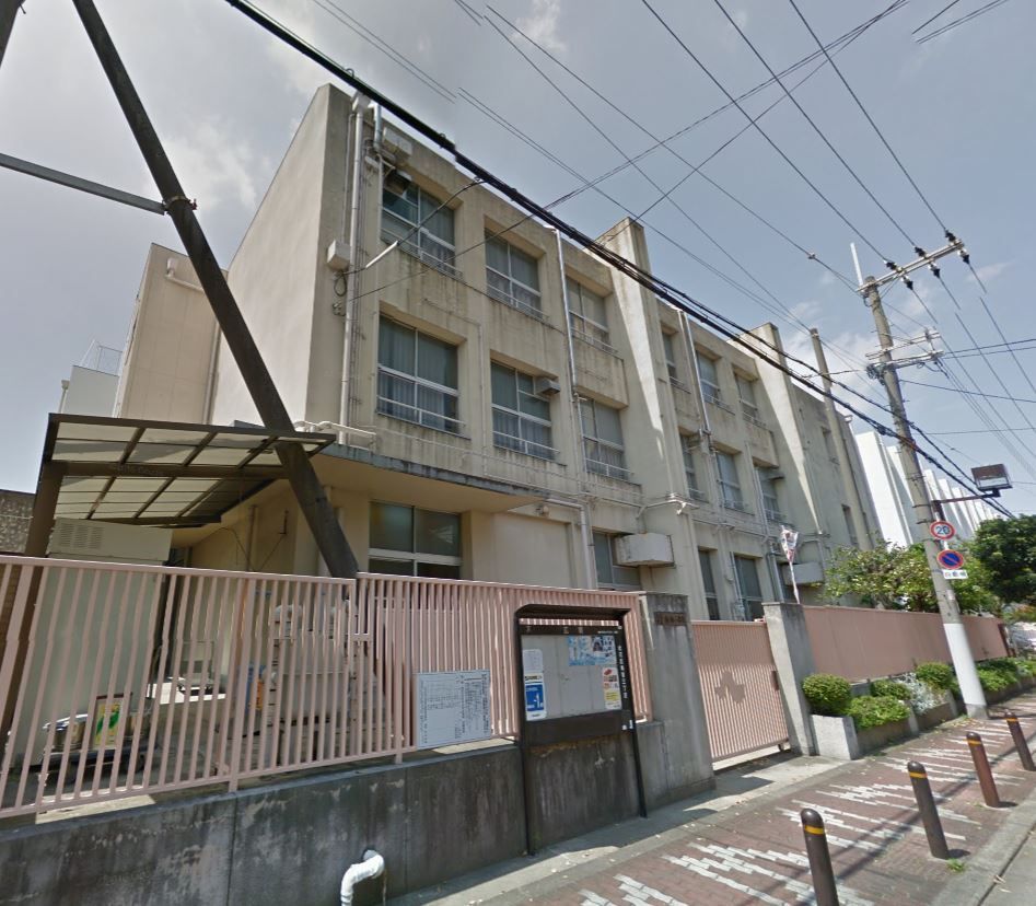 近くの大阪市立梅香小学校まで485m(徒歩7分)