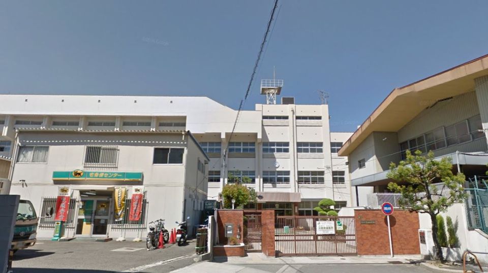 近くの大阪市立春日出中学校まで456m(徒歩6分)