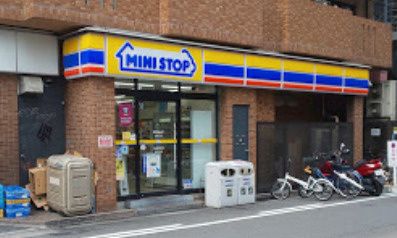 近くのミニストップ 北堀江店まで190m(徒歩3分)