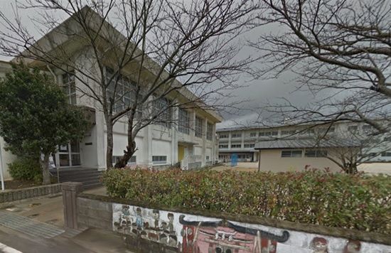 近くの雲仙市立鶴田小学校まで957m(徒歩12分)