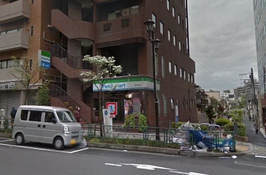 近くのファミリーマート要町駅前店まで443m(徒歩6分)