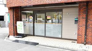 近くのファミリー薬局大国町店まで165m(徒歩3分)