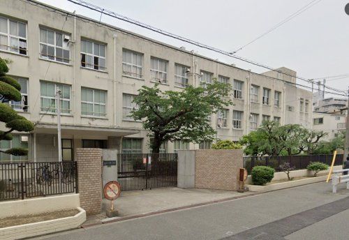 近くの大阪市立豊里小学校まで351m(徒歩5分)