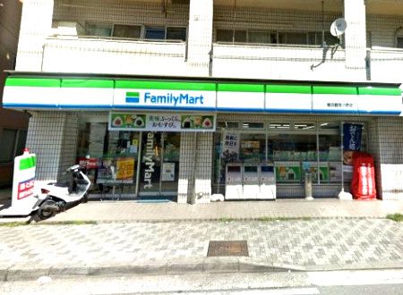 近くのファミリーマートまで451m(徒歩6分)