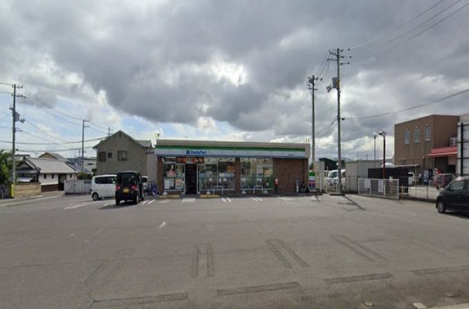 近くのファミリーマート 高松太田店まで481m(徒歩7分)