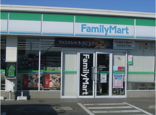 近くのファミリーマート 伊勢崎流通団地店まで980m(徒歩13分)