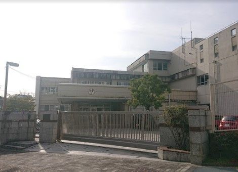 近くの名古屋市立自由ケ丘小学校まで478m(徒歩6分)