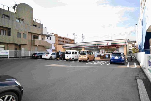近くのセブンイレブン 横須賀根岸町4丁目店まで118m(徒歩2分)